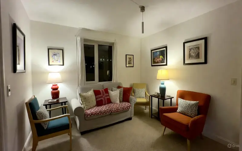 مبلهای پایهبلند (Legged Sofa)